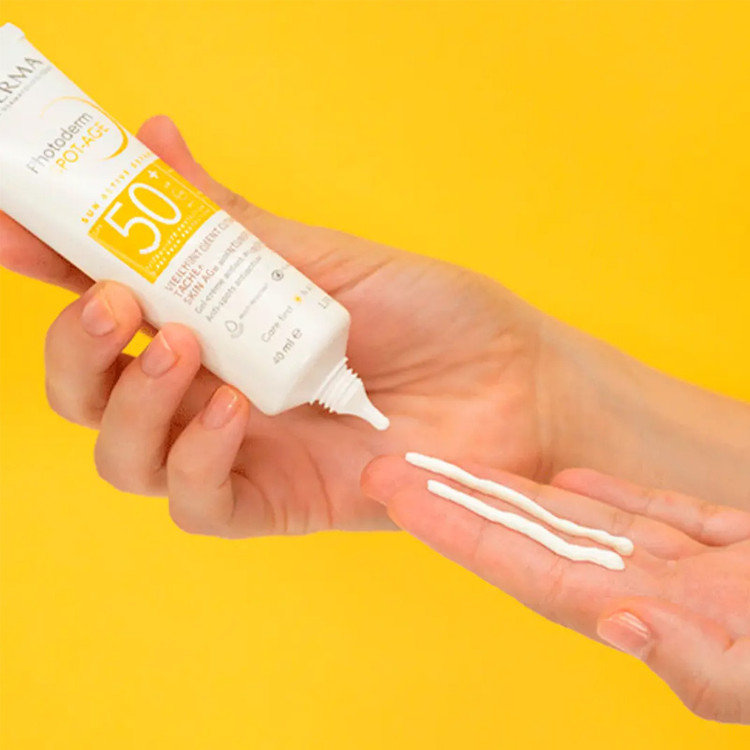 ژل کرم ضد آفتاب بی رنگ Photoderm Spot Age SPF50 بایودرما 40ml